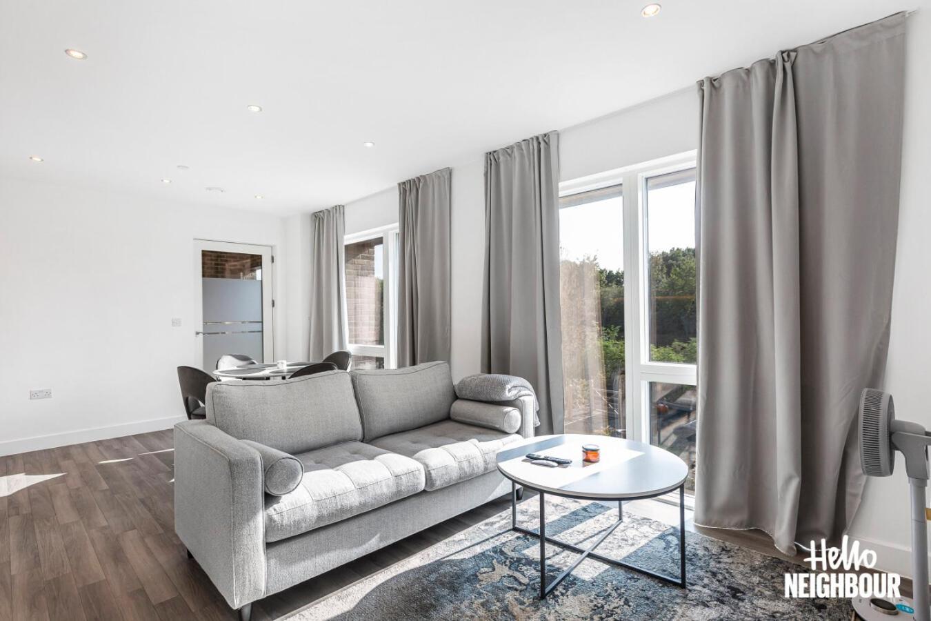 Modern 1 Bedroom Apartment With Parking In Colindale, London Edgware Eksteriør billede