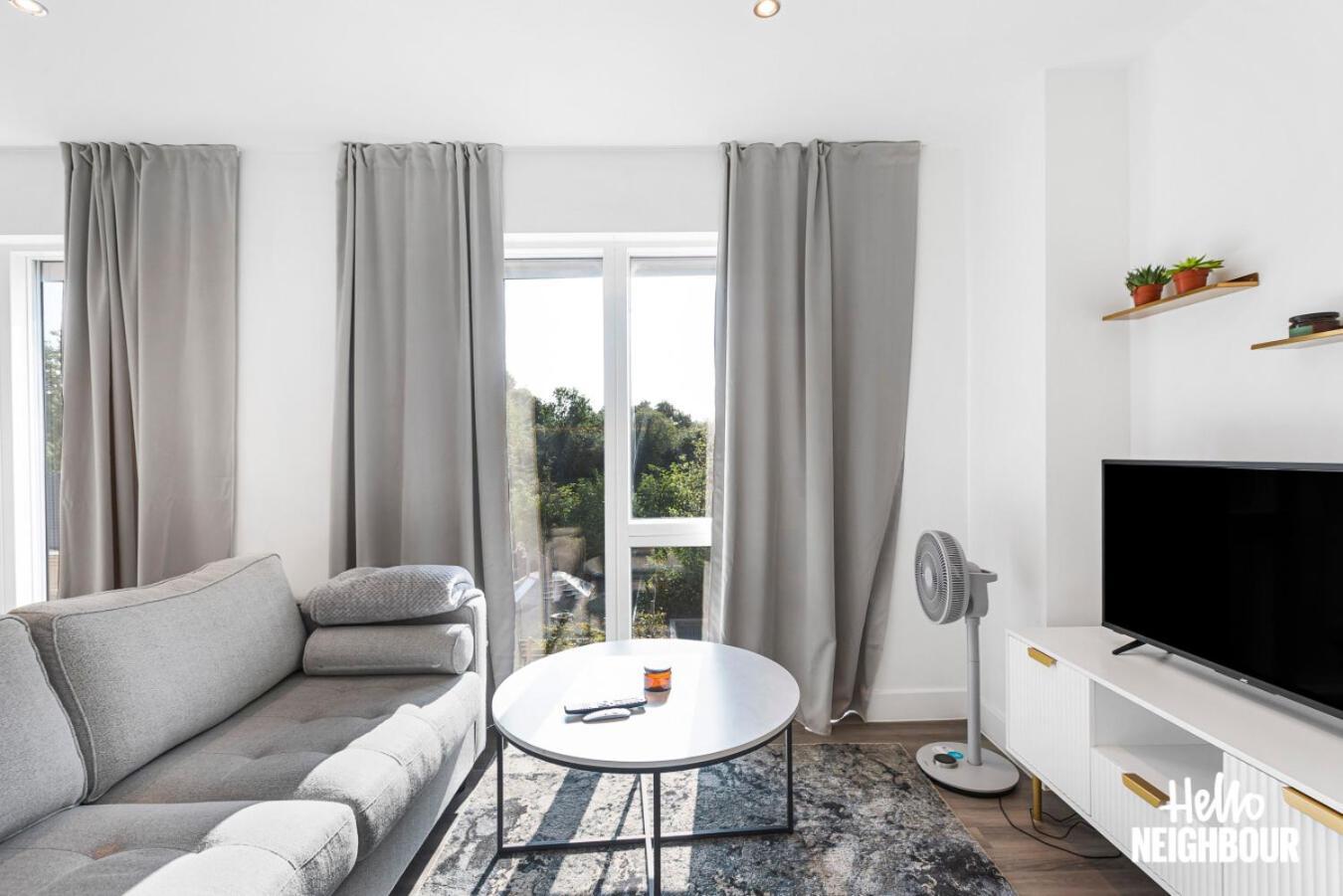 Modern 1 Bedroom Apartment With Parking In Colindale, London Edgware Eksteriør billede