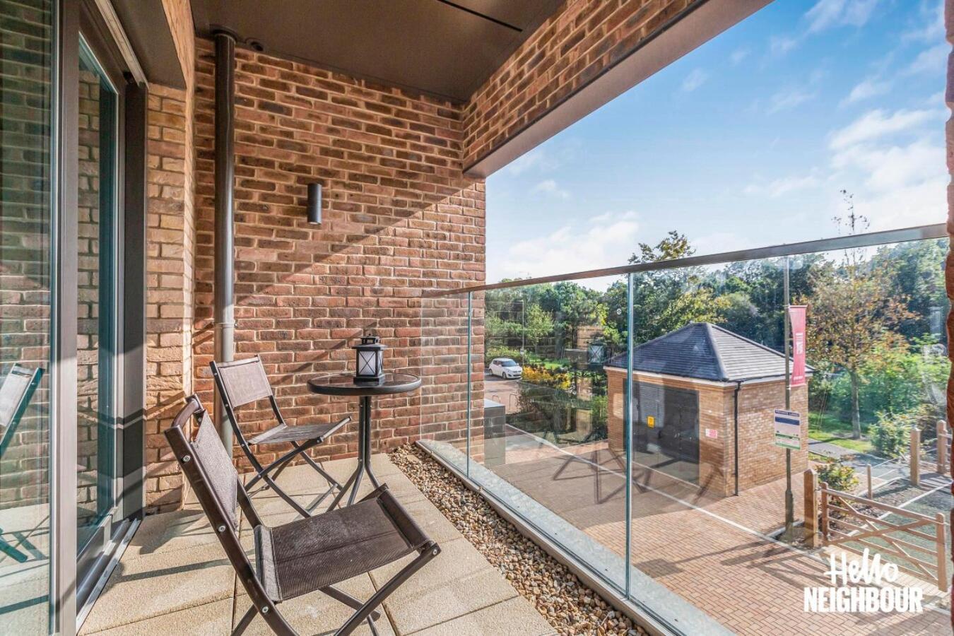 Modern 1 Bedroom Apartment With Parking In Colindale, London Edgware Eksteriør billede